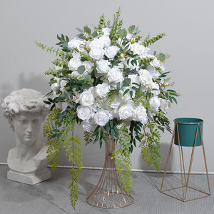 Lussuosa Decorazione Moderna per Corridoio Nuziale con Fila di Rose Artificiali in Seta Bianca, Sfondo Floreale 3D per Eventi e Feste di Alta Qualità - Product Image 3