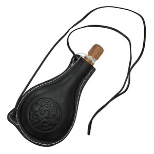 Gourde en cuir de vachette véritable tanné végétal, artisanale, style historique médiéval, pour vin, type cantine - Product Image 3