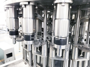 Machine de remplissage et de bouchage intégrée entièrement automatique pour jus de pomme/orange/fraise, remplissage à chaud - Product Image 4