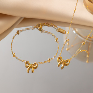 Produit innovant à fort potentiel de profit : collier pour homme avec anneaux entrelacés flexibles et incrustations de cristaux de luxe - Product Image 1