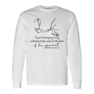 Camiseta de manga larga: Si te sostienes de un hilo, asegúrate de que sea el borde - Mateo 9:20-22 - Product Image 1