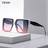 Lunettes de soleil carrées à la mode pour femmes à la mode européenne américaine nouvelle version photographie de rue transfrontalière anti-ultraviolet