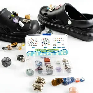 2024 ग्रीष्मकालीन नई शैली के पफ जूते क्रॉक्स सहायक उपकरण के साथ हॉट सेलिंग DIY आकर्षण सहायक उपकरण