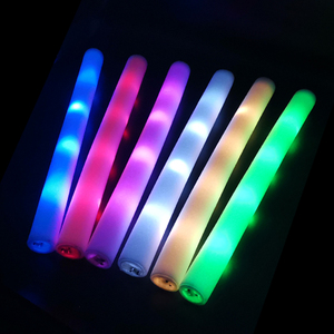 Bastoncino LED Personalizzato con Logo, Monocolore o RGB, Luminoso al Buio in Schiuma - Product Image 2
