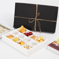 Luxuriöse rechteckige Geschenkbox für Desserts und Kekse, individuell bedruckte Kraftpapier-Schachtel aus stabilem Karton für Schokolade mit Einlage und Prägung