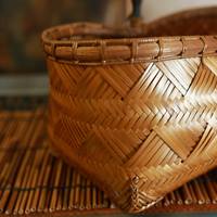 Panier en bambou tressé à la main vintage avec poignée en bambou laqué violet, motif arachide unique, décoration artisanale pour la maison, cadeau