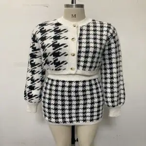 Kadın kış geometrik düzenli kazak 2 in 1 takım kırpma üst kısa etek hariy kumaş sıcak siyah kazak sueter para mujer