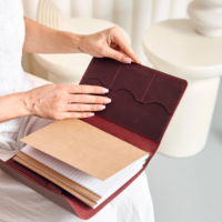Couverture de carnet en cuir PU gravée, reliée, rechargeable A5/A4, couleur et logo personnalisés, cadeau avec pages intérieures personnalisables pour la promotion