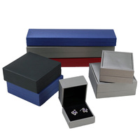 Boîte d'emballage en papier pour bijoux sur mesure, coffret de cadeau à personnaliser avec du cuir pu et des peluches