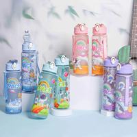 Bouteille d'eau en plastique C611 à motif créatif, design attrayant, avec paille, pour enfants, portable, idéale comme cadeau