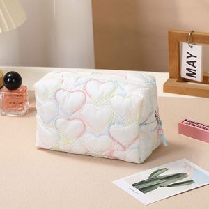 Bolsas de Maquillaje Pequeñas Acolchadas con Forma de Corazón para Niñas, Bolsas de Cosméticos, Neceseres de Belleza, Bolsas de Aseo con Logotipo Personalizado - Product Image 5