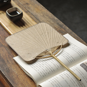Abanico clásico chino de hojas de palma, abanico redondo japonés retro, hecho a mano con diseño inspirado en el Zen, abanico de bambú. - Product Image 1
