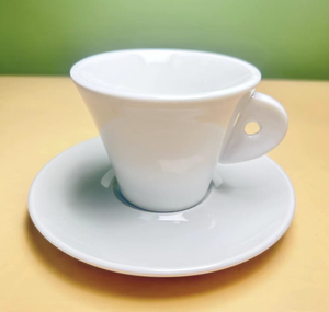 Tasse à expresso italienne personnalisée de 60 ml – Mini-tasse élégante blanche de collection avec logo et motif personnalisés pour cadeaux de café, d'hôtel ou de mariage - Product Image 1