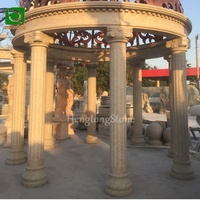 Colonne romaine décorative de jardin en travertin beige antique naturel avec toit en métal