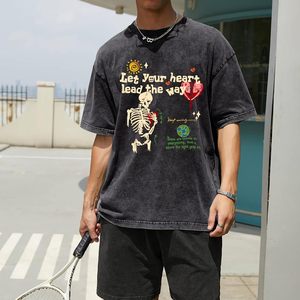 เสื้อยืดผู้ชายสไตล์วินเทจลายกราฟิกโครงกระดูกพิมพ์ลายตัวอักษรสร้างแรงบันดาลใจ ดีไซน์ 3 มิติ ล้างสีแบบแอซิดวอช สำหรับฤดูร้อน - Product Image 2