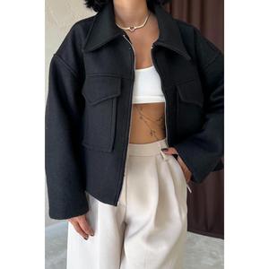 Chaqueta Negra Minimalista Tejida de Manga Larga para Mujer, Abrigo de Invierno - Product Image 3