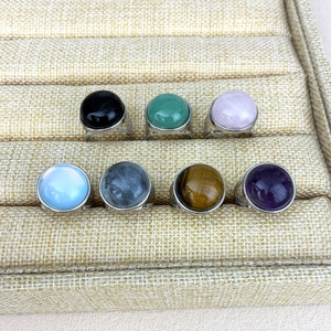 แหวนนิ้วสแตนเลสสตีลกันน้ำแบบเรียบง่าย ปรับขนาดได้ ประดับด้วยพลอยธรรมชาติ แบล็คออสซิเดียน อเมทิสต์ โอปอล สำหรับผู้หญิงและผู้ชาย - Product Image 2