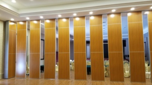 Parete Divisoria Scorrevole Fonoassorbente per Scuole di Ristorazione con Design Pieghevole, Costruzione Moderna in Legno, Isolamento Acustico Efficiente - Product Image 5