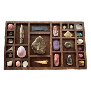 NOUVEAU Présentoir en Bois Marron DIY pour Mini-Jouets et Bijoux avec Grilles et Compartiments Variés, Idéal pour Ornements de Maison de Poupée - Product Image 2