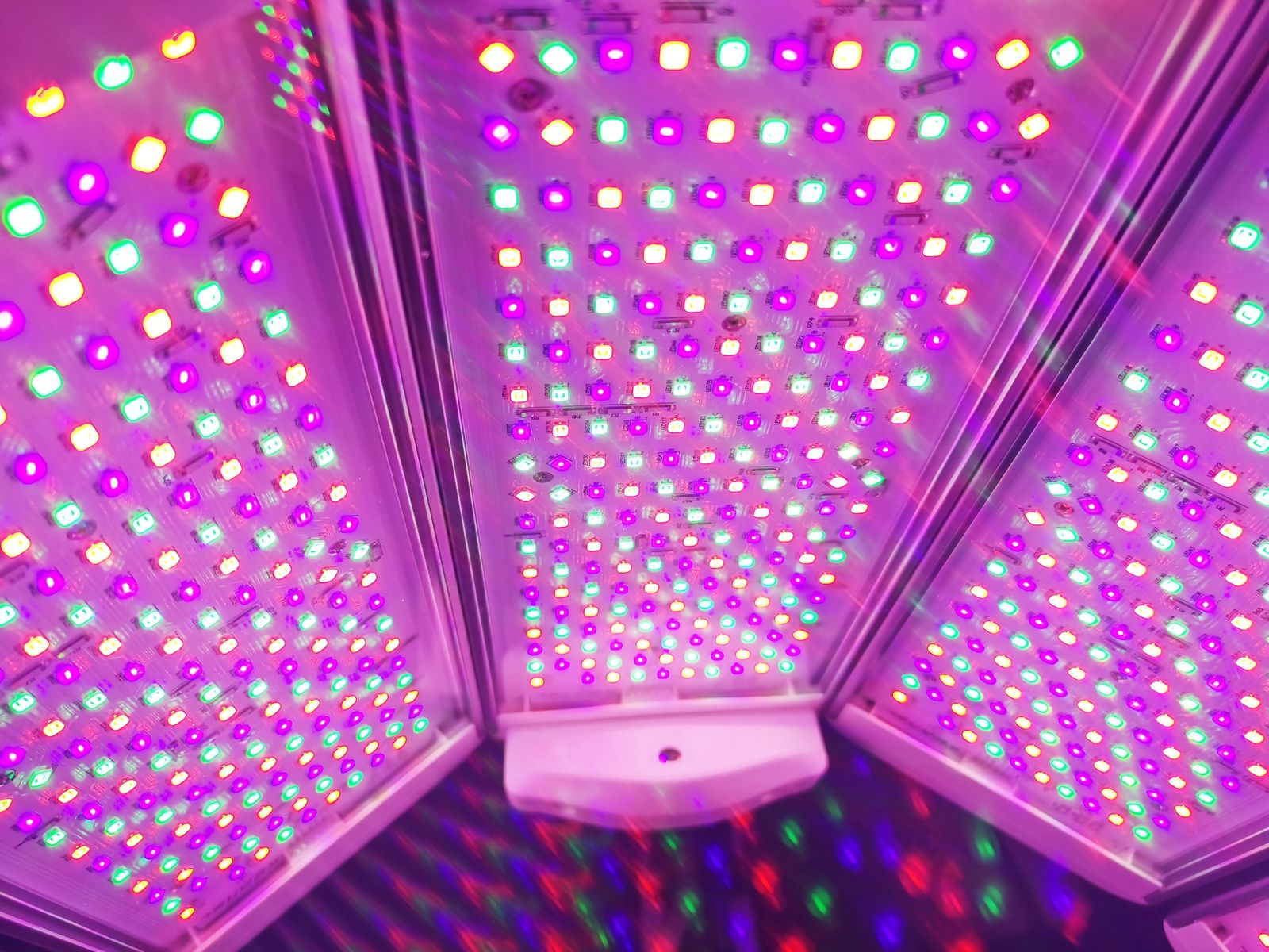 แดง + น้ำเงิน + เขียว