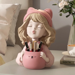 Nouveau dessin animé résine fille Sculpture porte-<span class=keywords><strong>crayon</strong></span> ornements maquillage brosse rouge à lèvres stockage seau chambre d'enfants accessoires pour la maison - Product Image 1