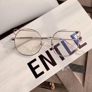 กรอบแว่นตาโลหะทรงไม่สมมาตร ดีไซน์ทันสมัย เลนส์ AC ป้องกันรังสียูวีและแสงสีฟ้า รุ่น M1 788 สำหรับทุกเพศ - Product Image 4