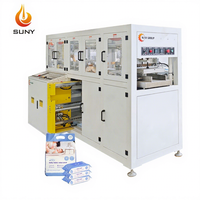 Machine d'emballage automatique multi-paquets fonctionnant avec une machine de fabrication et d'emballage de lingettes humides