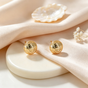 Aretes de <span class=keywords><strong>Oro</strong></span> de Cobre y Latón Chapados en <span class=keywords><strong>Oro</strong></span> de 18K con Múltiples Estilos: Texturizados, con Cuentas, Corazón, Estrella, Lazo, Trébol y Bola - Product Image 2