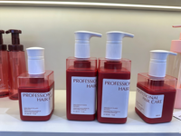 Bouteille cylindrique en PE avec pompe, 300ml, 400ml, 500ml, avec manchon en PS, logo et couleur personnalisés, pour shampoing, lotion corporelle, gel douche - Vente en gros