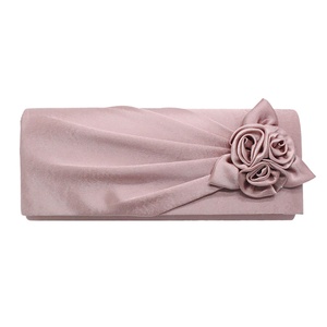 Pochette de soirée plissée en satin à motif floral pour femme – Sac à main chic et souple, idéal pour robe de mariée, robe de bal ou tenue de soirée - Product Image 4