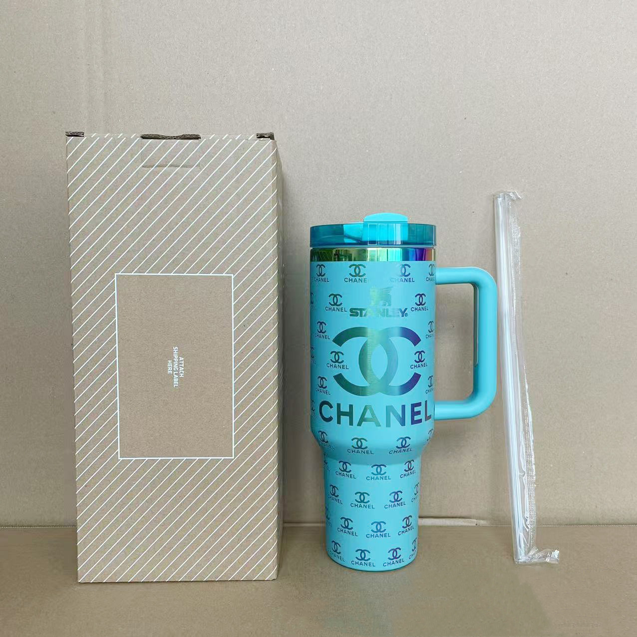 Eau de lac colorée verte