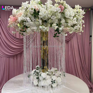 Support de centre de table moderne en acier inoxydable doré LEDA avec pendentif en cristal pour la décoration de table de mariage, d'événements et de fêtes - Product Image 6