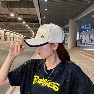 Gorra de béisbol satinada con logo M para mujer, en negro, blanco, blanco roto, gris plateado, para primavera y otoño, informal, para la calle y actividades al aire libre. - Product Image 1