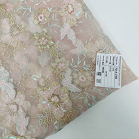 Tissu en maille tissée fleuri brodé à la perfection, best-seller (100% polyester) pour robes de mariée, tenues de mariée et vêtements pour filles