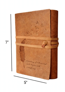 Journal en cuir véritable gravé de motifs plumeux, 7 x 5 pouces, marron rustique, avec citation inspirante et sangle de fermeture, Grimoire, Carnet de notes - Product Image 5