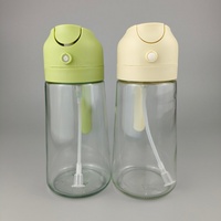 Bouteille en verre anti-lumière de 470 ml (16 oz) avec bec verseur et pulvérisateur d'huile d'olive pour cuisine, avec autocollant, idéale pour friteuse à air, cuisson, salades et barbecue