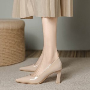 Vente en gros d'usine |   Escarpins élégants en cuir verni à bout pointu, chaussures habillées à talon épais couleur nude - Product Image 3
