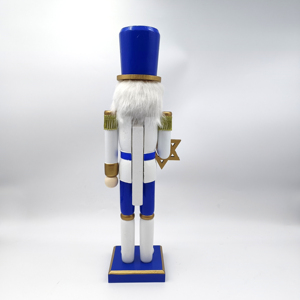 Les décorations en bois de pin sont emballées séparément dans une boîte pratique. Articles de Noël bleus, <span class=keywords><strong>Casse</strong></span>-<span class=keywords><strong>Noisette</strong></span> - Product Image 5