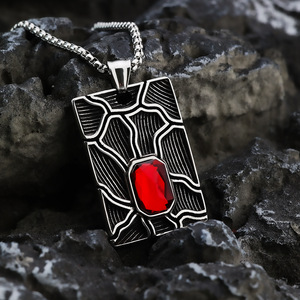 Pendentif géométrique en acier inoxydable yunnique avec incrustation de rubis rouge pour homme, collier porte-bonheur - Product Image 1