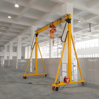 Grue de cour compacte télécommandée sans rail de 2 tonnes avec structure de pont, palan électrique et roulement à engrenages, hauteur de levage 8 m