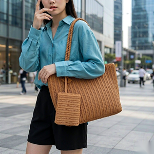 Sac fourre-tout en paille imperméable personnalisé 2025 pour femme, grande capacité 11L, motif lettres, sac à bandoulière tendance pour la plage d'été - Product Image 5