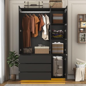 Armoire moderne en bois noir à 3 portes avec portes coulissantes, tiroirs, miroir, <span class=keywords><strong>tringle</strong></span> à vêtements et éclairage LED RGB pour chambre à coucher - Product Image 2