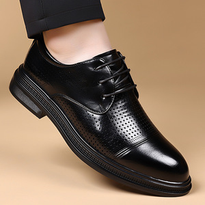 Chaussures habillées en cuir noires ajourées à lacets pour hommes, style Oxford, pour mariage, cérémonie, affaires et décontracté - Product Image 1