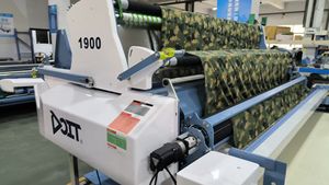 <span class=keywords><strong>DT</strong></span> <span class=keywords><strong>1900</strong></span> Máquina de extensión automática para fábrica de textiles Tecnología servo completa para maquinaria de ropa y extensión de tela - Product Image 5