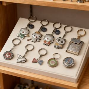 Nouveaux porte-clés en alliage de zinc métallique, breloques de sac, porte-clés en émail souple et dur pour cadeaux de fêtes, vente chaude - Product Image 1