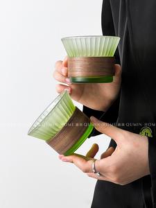 Nouvelles tasses élégantes en verre strié vert dépoli, avec anneau en <span class=keywords><strong>bois</strong></span>, modèle First Palpitation, en borosilicate de haute qualité pour bar et usage domestique - Product Image 3