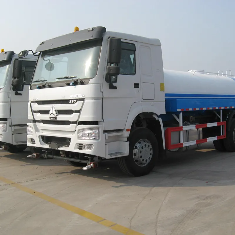 Sinotruk HOWO 4x2 xe bồn nước giá xe phun nước 4000 gallon bể nước cho xe tải