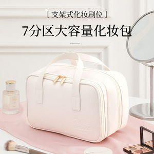 Bolsa de maquillaje de gran capacidad con bolsillos para brochas, estuche cosmético impermeable para uso diario, color sólido blanco y rosa - Product Image 4