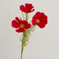 Vente en gros de fleurs de chrysanthème marguerite artificielle à 3 têtes Cosmos Bipinnatus faites à la main décoration de mariage pour l'obtention du diplôme