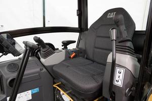 รถขุดขนาดเล็ก CAT 301.7CR มือสอง น้ำหนัก 1.7 ตัน ยี่ห้อ Caterpillar แบบไฮดรอลิก สำหรับงานก่อสร้าง ฟาร์ม และสวน - Product Image 4